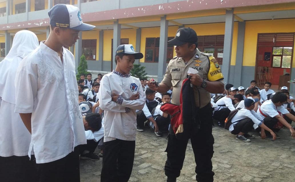 Bhabinkantibmas Polsek Sepatan Aiptu D Syaiful Anwar Berikan Motivasi dan himbauan kepada siswa siswi pelajar SMPN 1 Sepatan