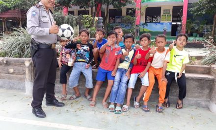 Kunjungi Sekolah, Aiptu Suhandi Ajak Siswa Tidak Jajan Sembarangan