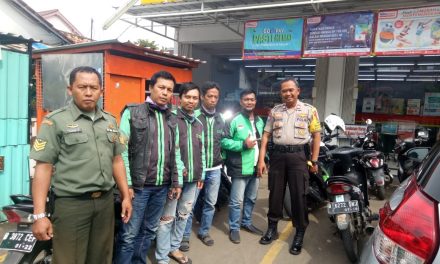 Temui Komunitas Ojek Online, Bhabinkamtibmas Polsek Cipondoh Ajak Sukseskan Pemilu