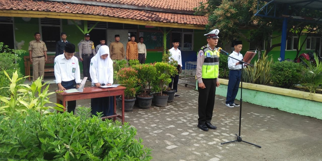 Kanit Lantas Polsek Teluknaga Giat Sosialisasi Millenial Road Safety Festival MA/Mts. Al Hasaniyah