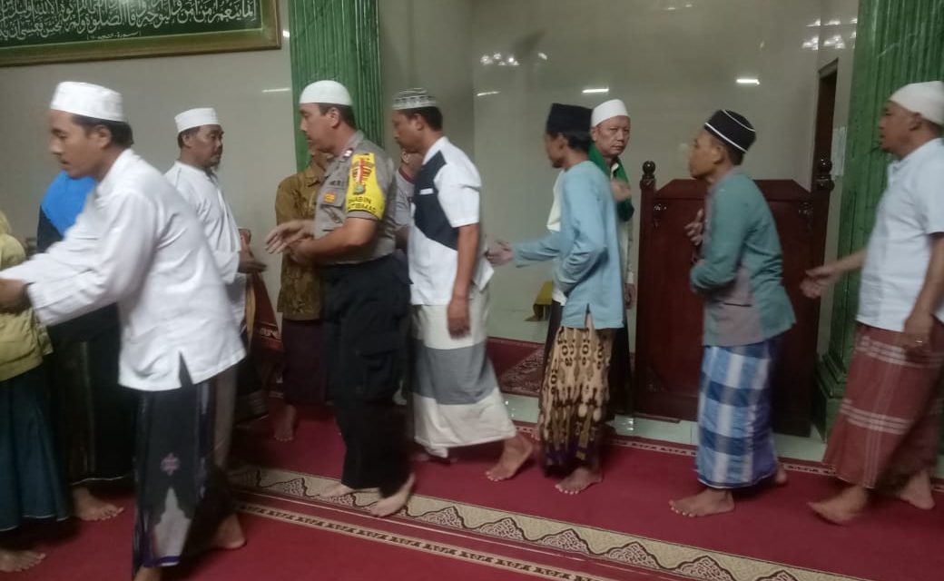 Tingkatkan Keimanan Bhabinkamtibmas Kunjungi Masjid Jami Darutthoyibah