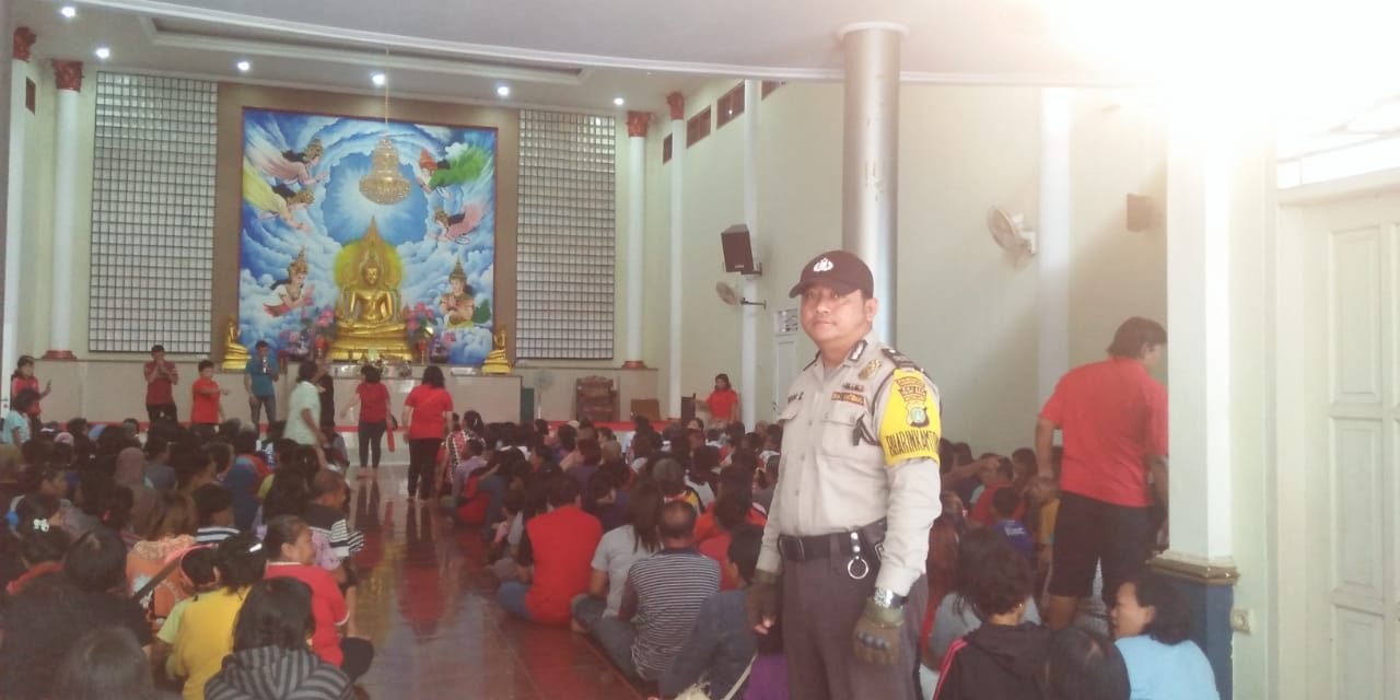 Pengamanan Giat Bhakti Sosial Pembagian Sembako Vihara Tri Maha Dharma Ds. Kampung Melayu Barat