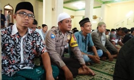 MASUKI MASJID GIAT POLISI CINTA MASJID BHABINKAMTIBMAS DESA TELUKNAGA BRIPKA DENY K