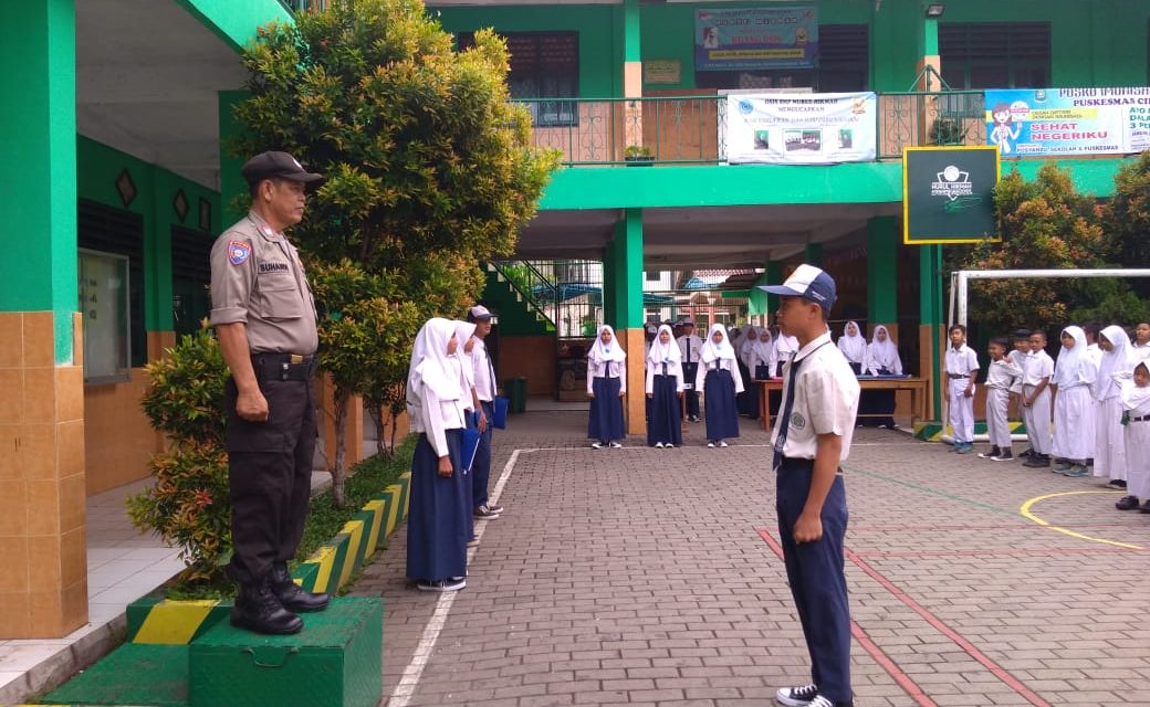 Menjadi Pembina Upacara, Aiptu Suhandi Tekankan Kepada Siswa Untuk Tidak Melakukan Tawuran Antar Pelajar