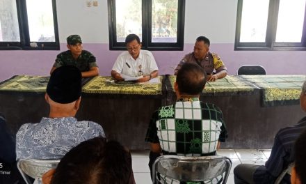 Bhabinkantibmas Polsek Sepatan Aiptu H Jaelani Bersama Unsur Tiga Pilar Desa Kedaung Barat Laksanakan Giat Problem Solving