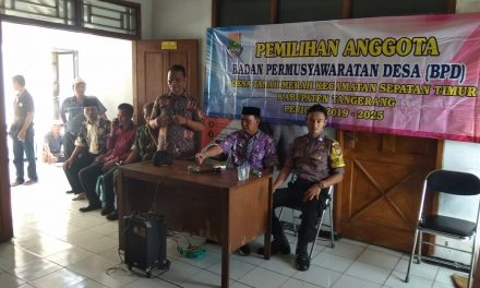 Bhabinkantibmas Polsek Sepatan Brigadir Tri Bintoro Pam pemilihan BDP Desa Tanah Merah