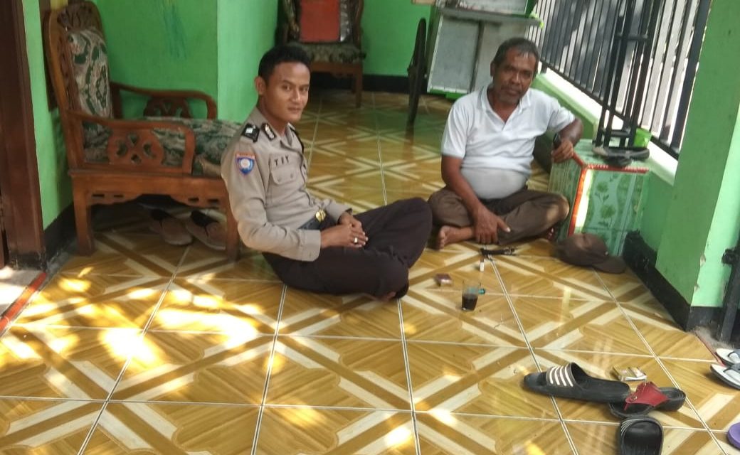 Bhabinkantibmas Polsek Sepatan Brigadir Tri Bintoro Sambang Dialogis ke Kepala Desa dan Ketua BPD Tanah Merah