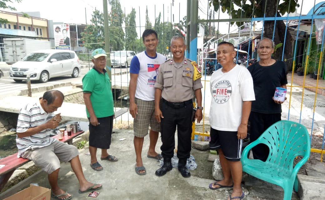 Berikan Kesejukan Menjelang Pemilu, Pesan Bhabinkamtibmas Polsek Cipondoh Kepada Tomas