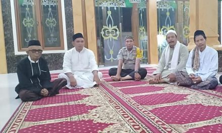 Binmas tingkatkan tali silaturahmi dengan warga melalui Shubuh berjamaah