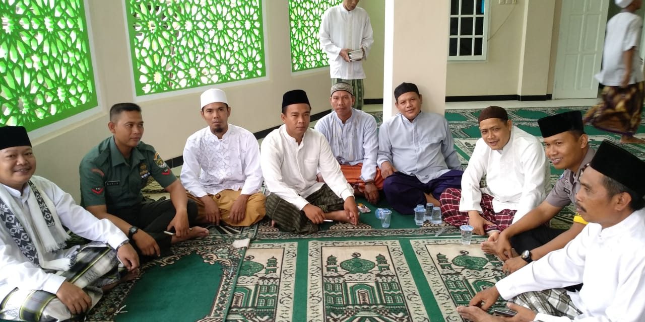 Bhabinkamtibmas bersama Babinsa tingkatkan Silaturahmi dengan Para Da’i Kamtibmas