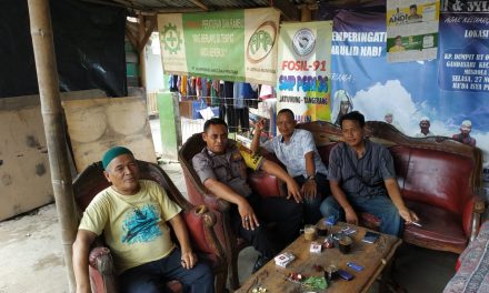 Sambangi Tokoh Masyarakat Gandasari, Bripka Ade Rochman Sampaikan Himbauan Kamtibmas