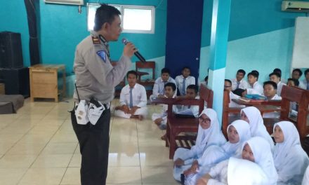 Kanit Lantas Polsek Cipondoh Sosialisasikan Milenial Road Safety Festival Kepada Siswa