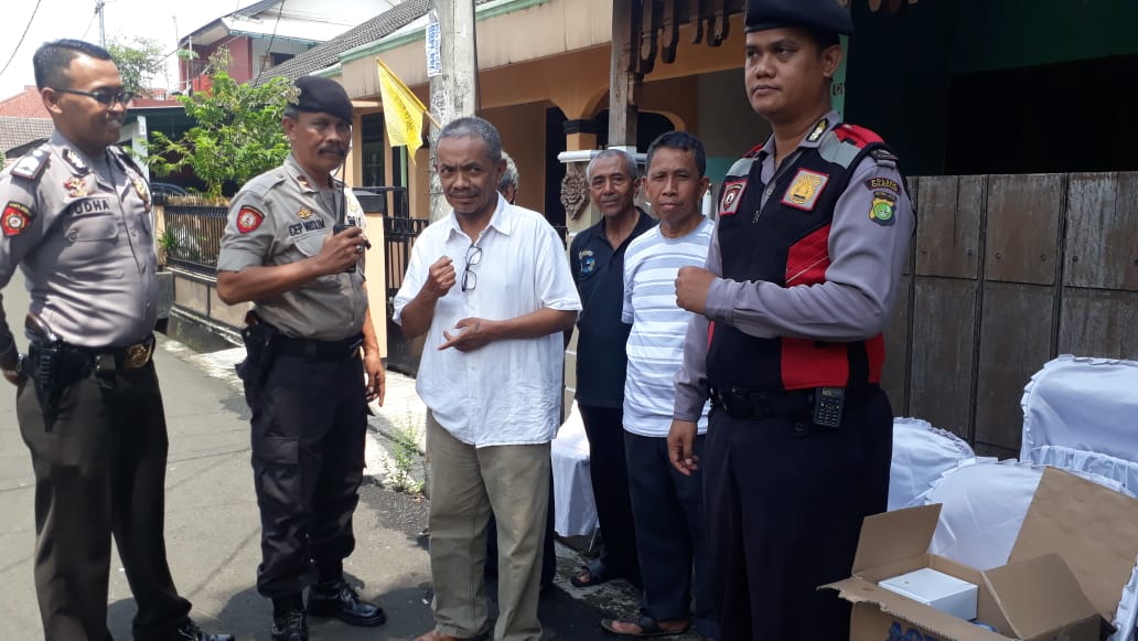 GIAT CIPTA KONDISI (CIPKON) PATROLI DIALOGIS DENGAN TOKOH MASYARAKAT DI PERUM KEMBANG LARANGAN KEL.LARANGAN SELATAN KEC.LARANGAN KOTA TANGERANG.