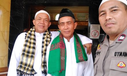 Bhabinkamtibmas Kelurahan Poris gaga batu ceper laksanakan sholat Jumat di masjid AT Taqwa