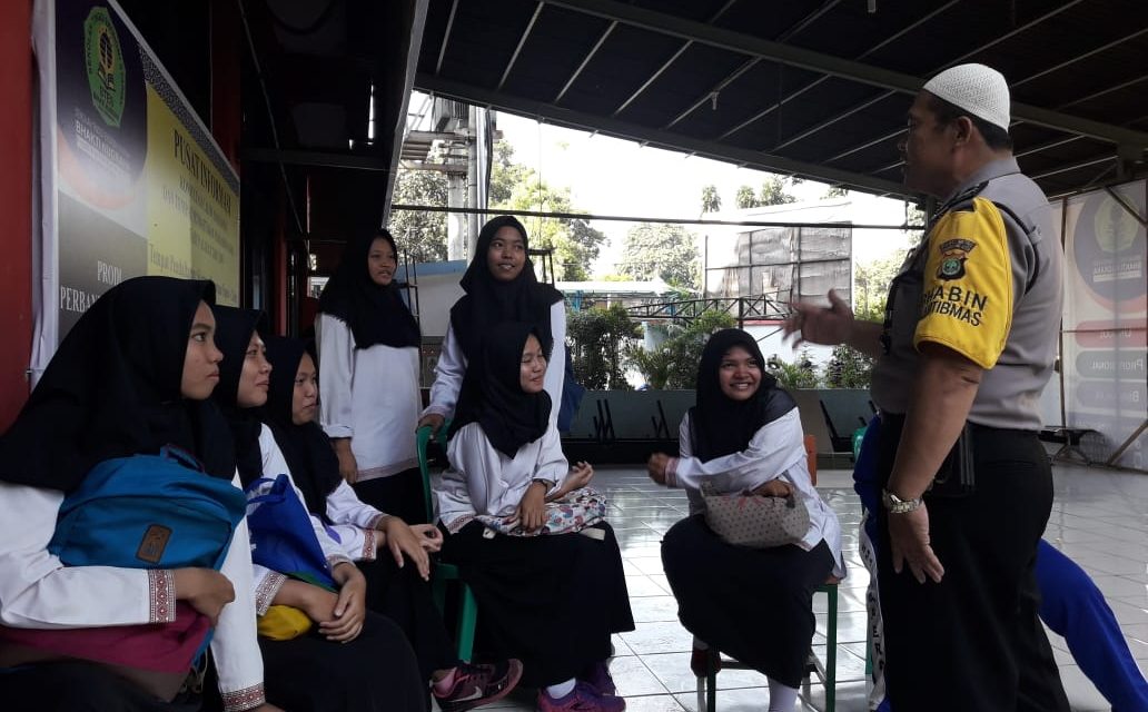 AIPTU APENDIH BHABINKAMTIBMAS KELURAHAN PANINGGILAN UTARA  GIAT POLISI CINTA SEKOLAH