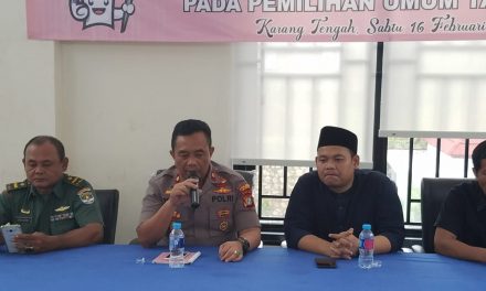 KAPOLSEK CILEDUG MENGHADIRI  RAPAT PLENO DPTB KEC. KARANG TENGAH.