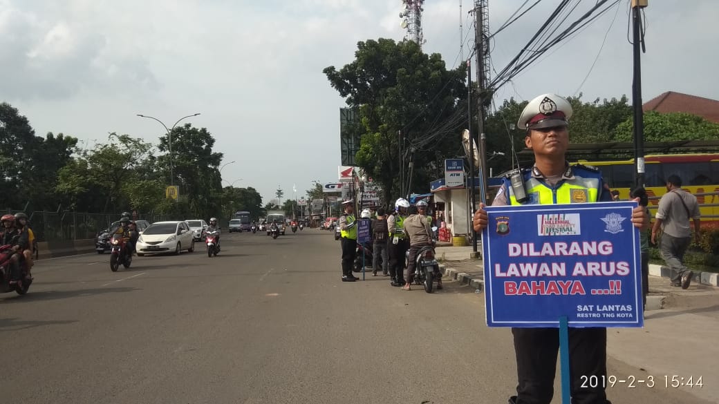 Satuan Lantas Restro Tangkot Lakukan Penertiban Lawan Arah Kepada Pelanggar