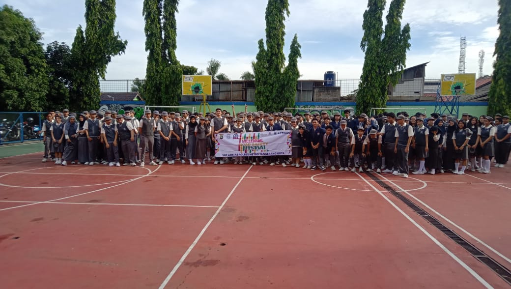 KANIT LANTAS POLSEK CILEDUG AKP.MERRY SH,MENSOSIALISASIKAN MILLENNIAL SAFETY ROAD FESTIVAL DI SEKOLAH