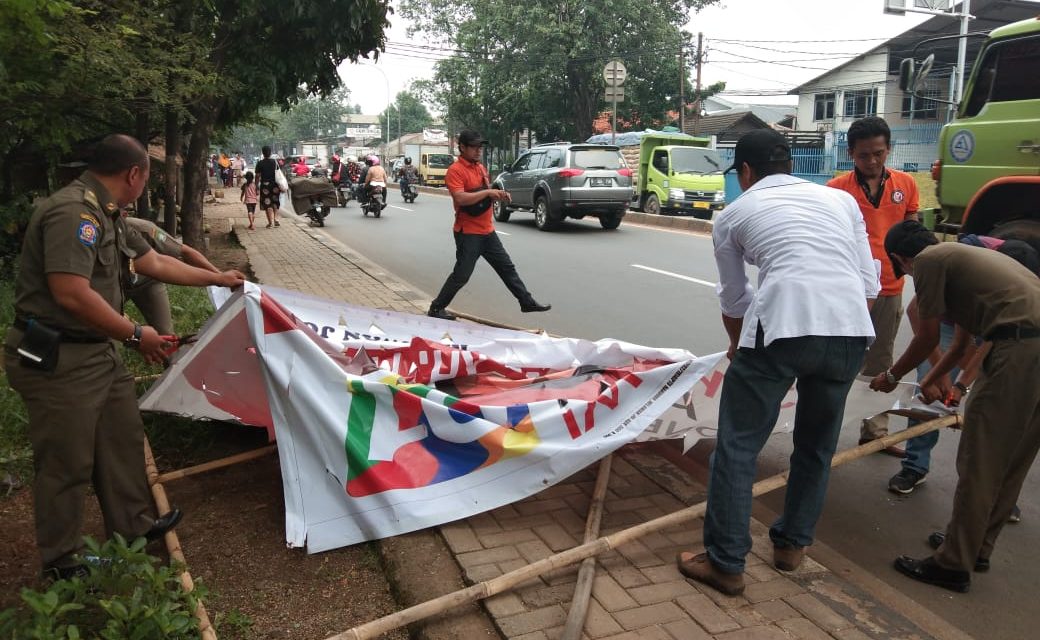 Alat khusus Peraga Pileg dan Pilpres 2019 Di Copot petugas Panwascam (KPU) Batu Ceper