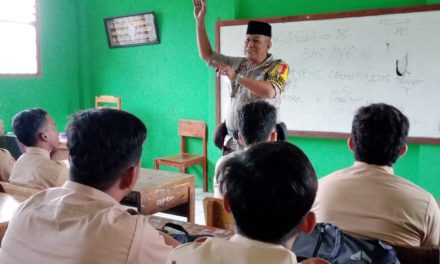 Aiptu Tatang Efendi Sambangi Pondok Pesantren Mengajak Santri Hindari Narkoba