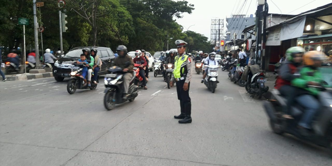 Pelayanan Prima Unit Lantas Polsek Neglasari dengan mengedepankan 3 S