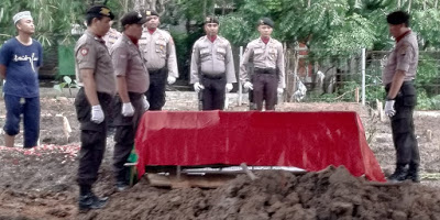 Wakapolsek Neglasari hadiri Upacara Pemakaman Almarhum Bripka M. Suganda