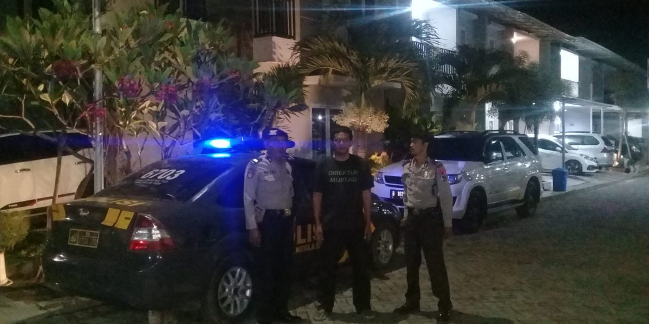 Sabhara Polsek Neglasari gelar Patroli dialogis dengan Satpam Perumahan Pada malam hari