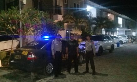 Sabhara Polsek Neglasari gelar Patroli dialogis dengan Satpam Perumahan Pada malam hari