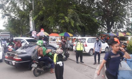 Unit Lantas Polsek Neglasari bahu membahu Ciptakan Kamseltibcar