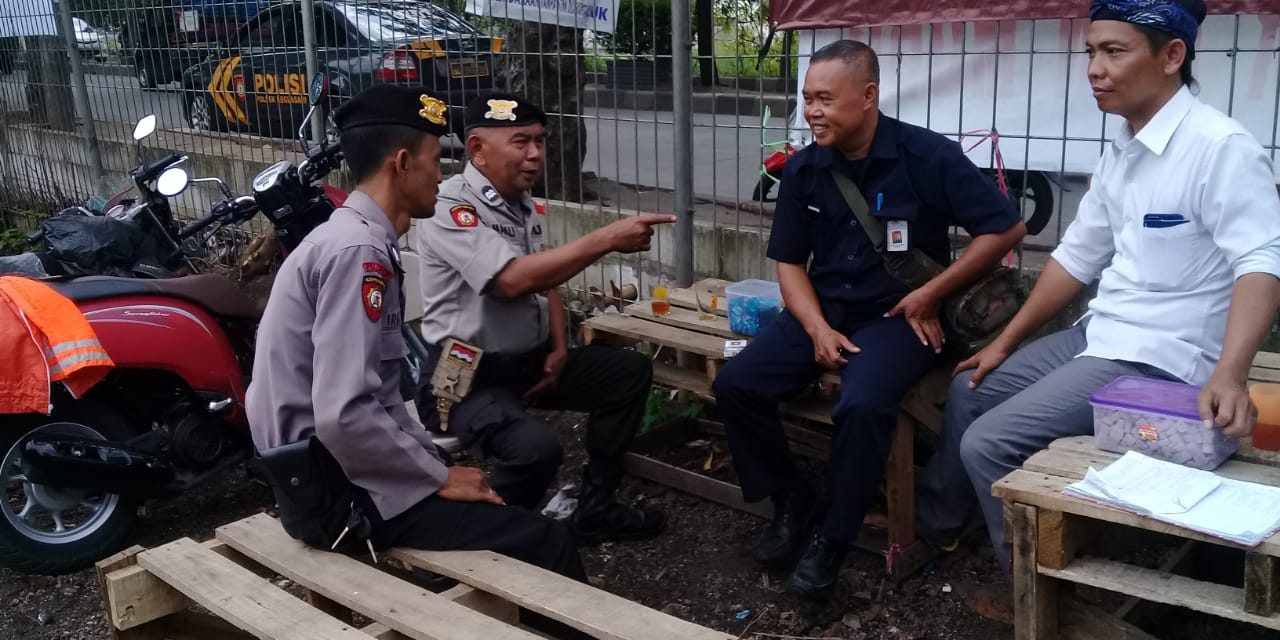 Dialog dengan tokoh Masyarakat, Panit Sabhara Polsek Neglasari ingatkan warga tetap Waspada