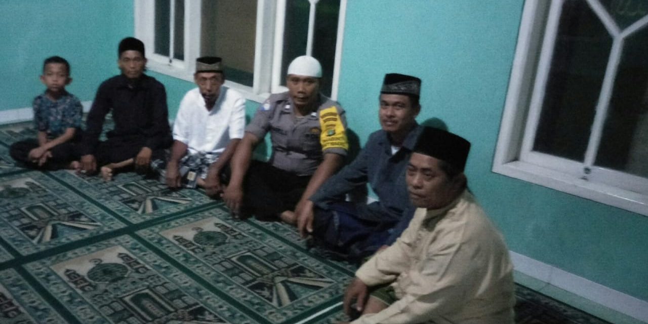 Bhabinkantibmas Polsek Sepatan Aiptu Khaerul Saleh tingkatkan keimanan/ketakwaan dan Silaturahmi dengan Jamaah Mushola Al Hanafiah