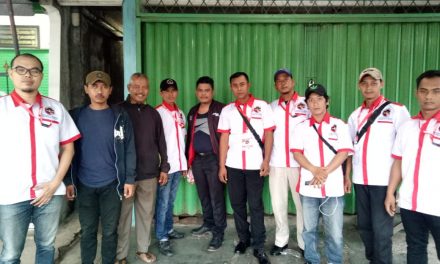 Aiptu Sukarno Berikan Pengawalan Titik Kumpul Ormas Yang Akan Orasi di Jakarta