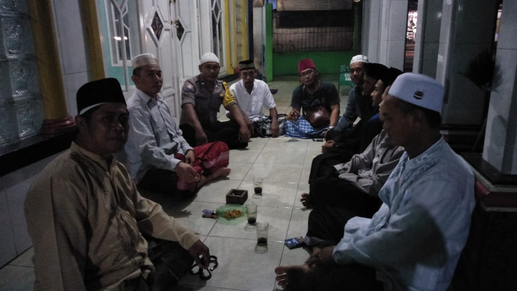 Bhabinkantibmas Polsek Sepatan Aiptu Khaerul Saleh Sambang Dialogis di Majelis Taklim Al Hanafiah