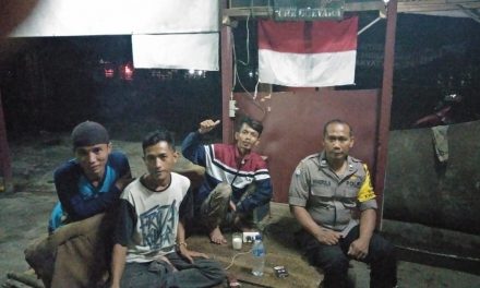 Bhabinkantibmas Polsek Sepatan Aiptu Khaerul Saleh’ Sambang Dialogis Base Camp Pemuda Desa Karet