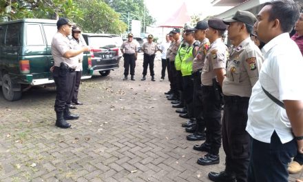 Kapolsek Neglasari Pimpin apel Pengamanan aksi unjuk rasa massa Somat