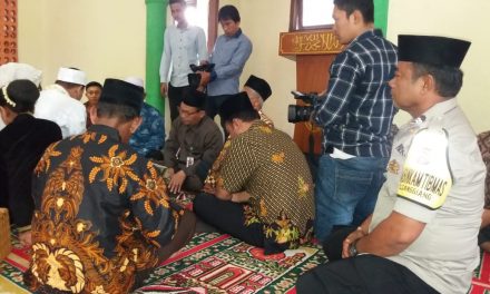 Bhabinkantibmas Desa Sangiang’ Ciptakan Rasa Aman dan Nyaman di Acara Akad Nikah Warga