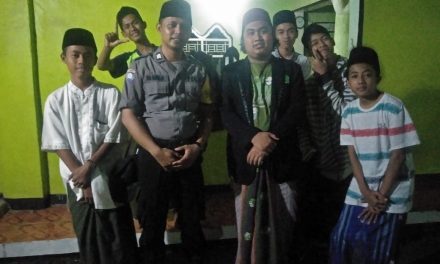 Bhabinkantibmas Polsek Sepatan Brigadir Sidik Ammarullah Sambang Santri Ponpes Riyatul Jannah Desa Kayu Agung