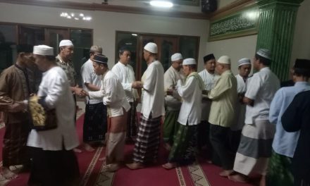 TINGKATKAN KEIMANAN BHABINKAMTIBMAS KEL. DADAP MEMAKMURKAN MASJID DARUTTOYIBAH SETELAH SHOLAT SUBUH