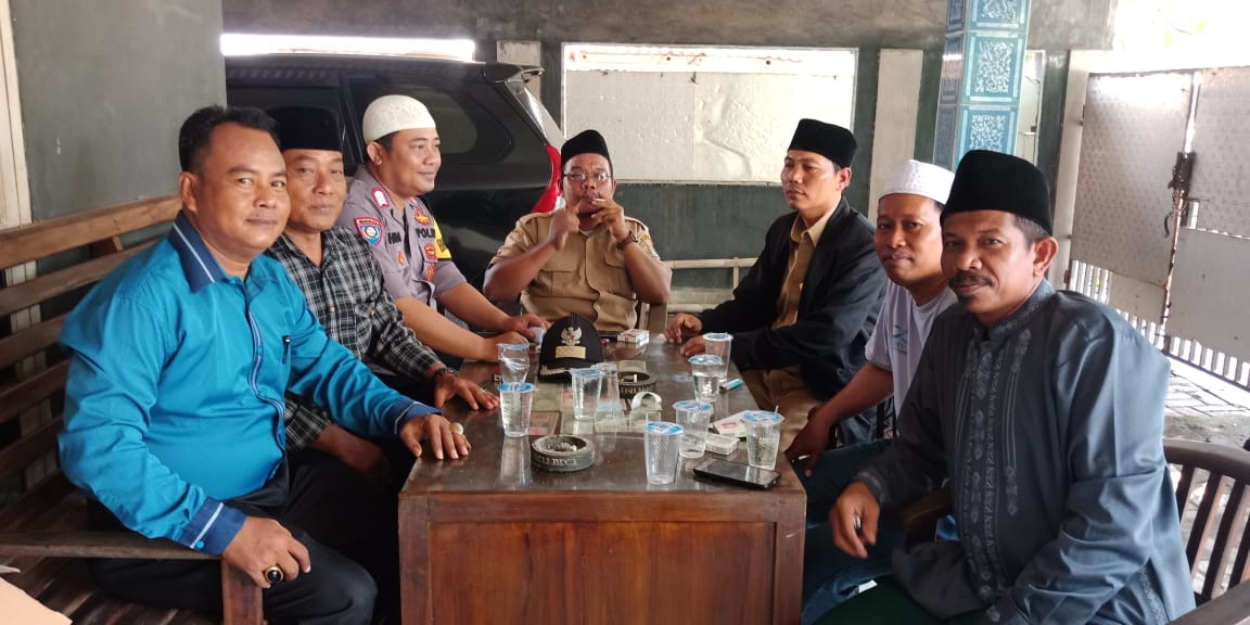 Jalin Silaturahmi Dengan Santri Dipondok Pesantren Ds. Babakan Asem Kondusifkan Situasi Jelang Pemilu 2019