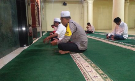 Giat Memakmurkan Masjid Bhabinkamtibmas  Ds. Tanjung Burung Melaksanakan Sholat Subuh Berjamaah