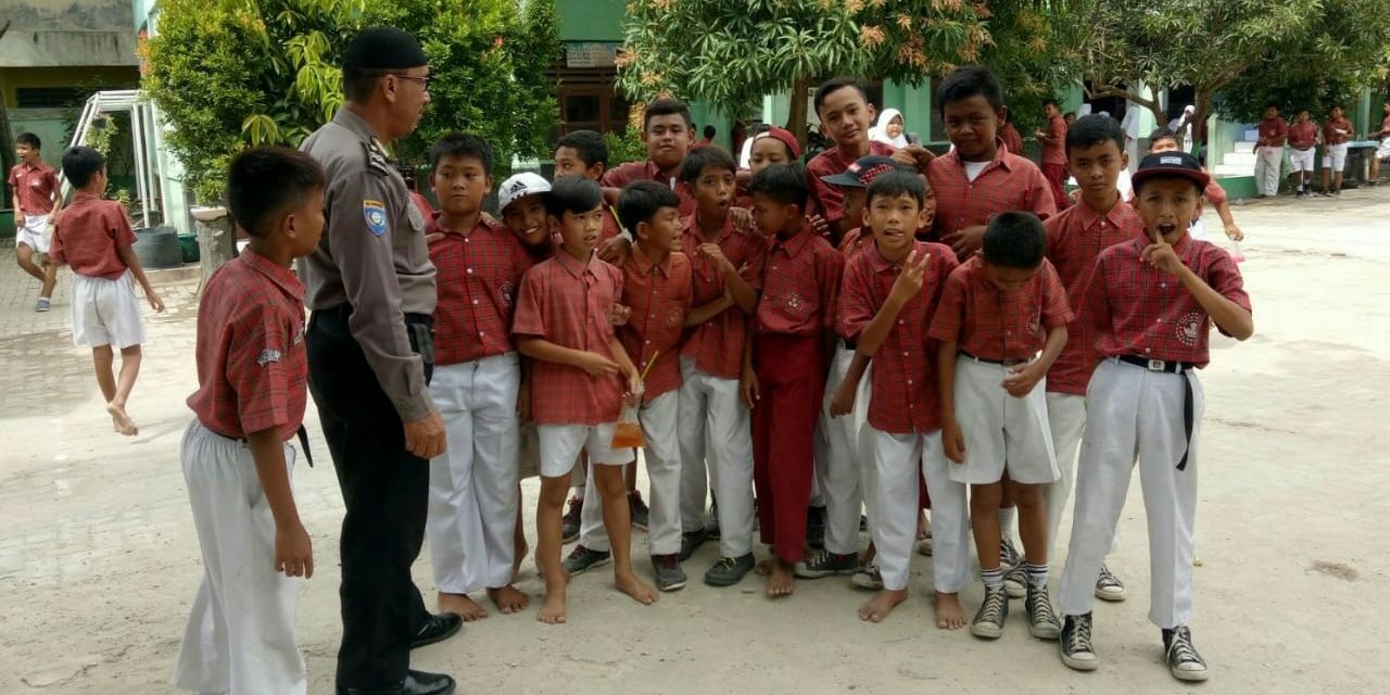 Jalin Komunikasi Kamtibmas Dengan Program Polkiss Kunjungi Sekolah