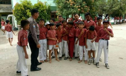 Jalin Komunikasi Kamtibmas Dengan Program Polkiss Kunjungi Sekolah