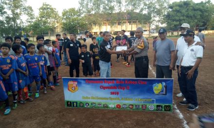 Anggota Polsek Cipondoh Berikan Pengamanan Pertandingan Sepakbola