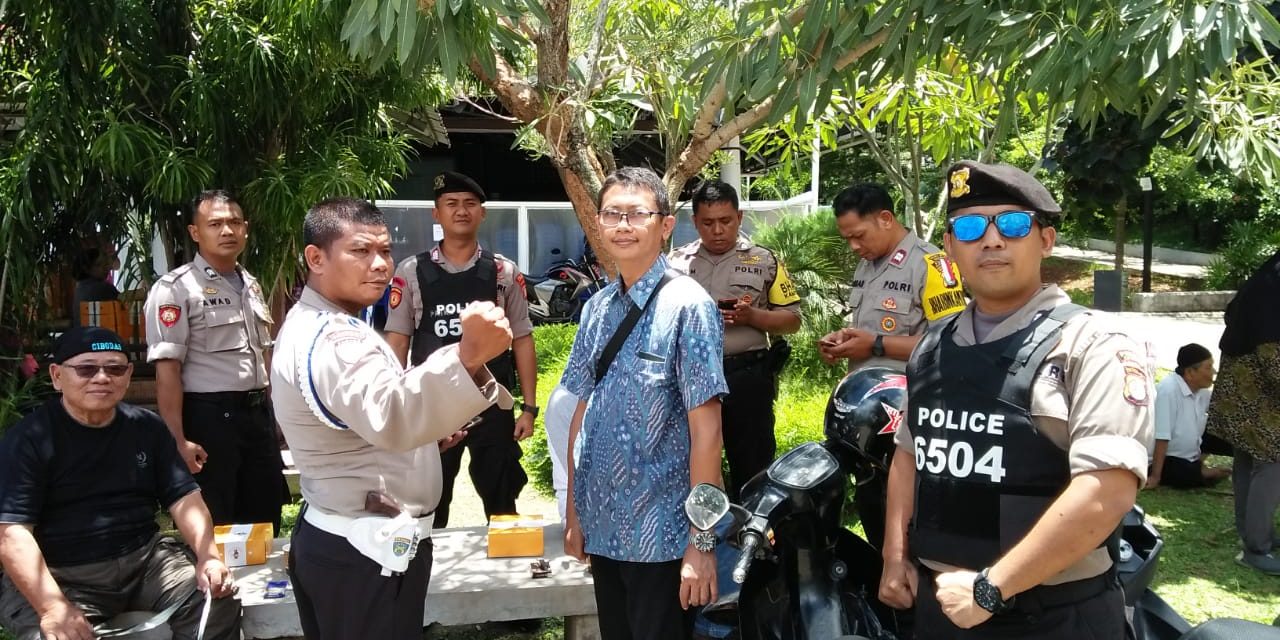 Cegah Kejahatan Di Tempat Ibadah, Anggota Sabhara Polsek Cipondoh Pantau Gereja