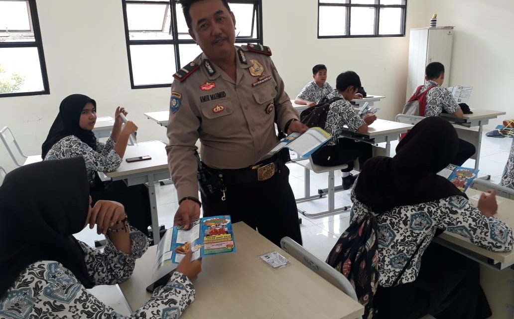 Kanit Binmas Polsek Cipondoh Sosialisasikan Penerimaan Anggota Polri