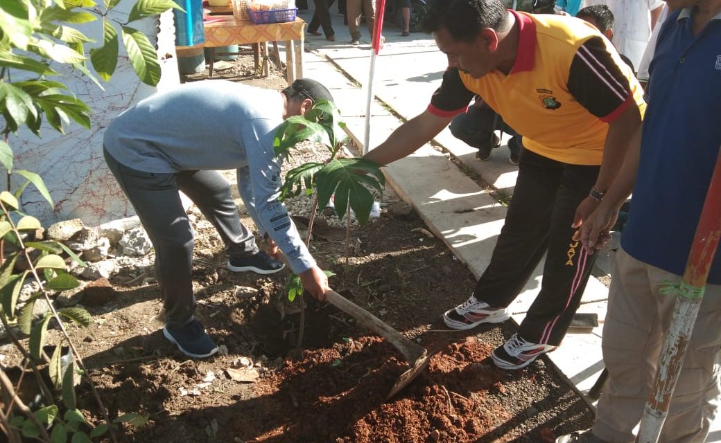 Penghijauan di Kampung Tematik Jumat Bersih, Camat Batu ceper dan Unsur terkait tiga pilar laksanakan gotong royong