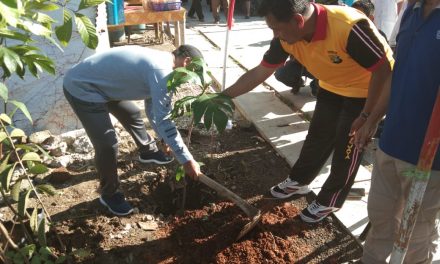 Penghijauan di Kampung Tematik Jumat Bersih, Camat Batu ceper dan Unsur terkait tiga pilar laksanakan gotong royong