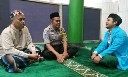 Bhabinkamtibmas Polsek Benda Tangerang Kota Sholat Subuh Berjamaah di Masjid Jami Nurul Islam