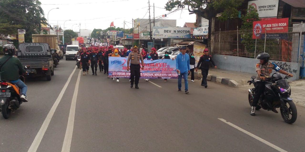 Kapolsek Jatiuwung Kawal Aksi Long March Buruh Menuju Kantor BPJS Kota Tangerang Berjalan Kaki