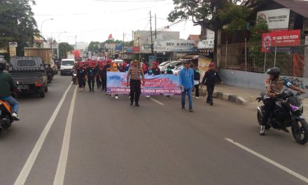 Kapolsek Jatiuwung Kawal Aksi Long March Buruh Menuju Kantor BPJS Kota Tangerang Berjalan Kaki